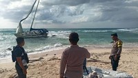 Geger, Yacht Australia Terdampar di Rote NTT, Awak Kapal Hilang