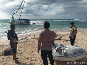 Misteri Kapal Australia Tanpa Awak Terdampar di Rote Ndao NTT