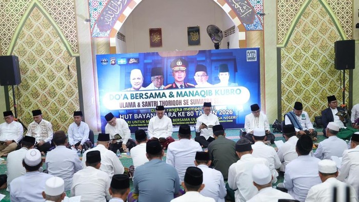 Kapolda menghadiri kegiatan Manaqib Qubro Ulama dan Santri Thoriqoh yang digelar di Pondok Pesantren Aulia Cendikia Kampus C Talang Jambe