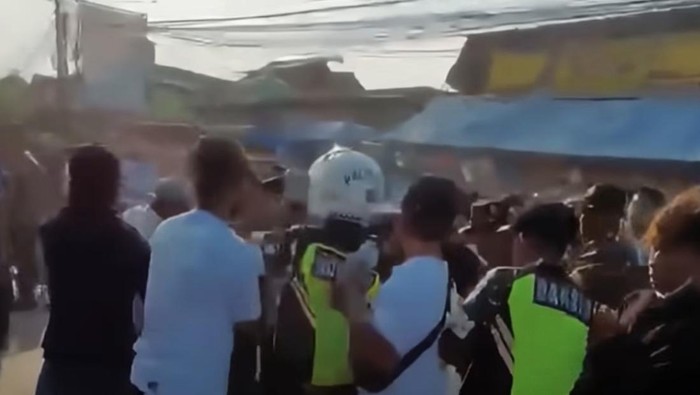 Tangkapan layar keributan mewarnai karnaval sound horeg di Desa Pasucen Kecamatan Trangkil, Selasa (16/6/2026).