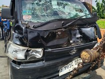 4 Mobil Tabrakan Beruntun di Tol JORR, Kendaraan Rusak Parah