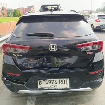 Kecelakaan beruntun di Tol JORR (dok istimewa) Kecelakaan beruntun di Tol JORR (dok istimewa)