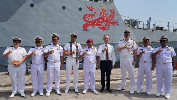 Kedatangan kapal perang Inggris HMS Tamar di Jakarta pada Rabu (17/6) waktu setempat (dok. Kedubes Inggris) 