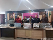Kejari Lombok Tengah Pamerkan Hasil Rampasan Uang Koruptor Rp 3,1 Miliar