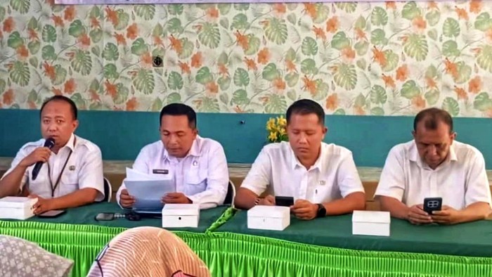 Kepala Dinas Pendidikan, Deden Sumpena saat sosialisasi SPMB