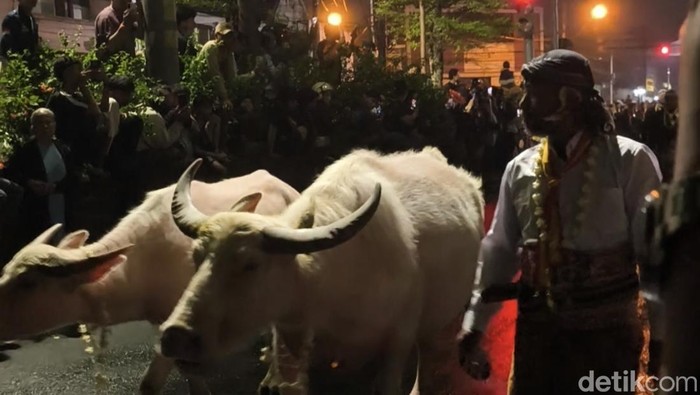 Momen kirab malam 1 suro di Keraton Solo, Rabu (17/6/2026).