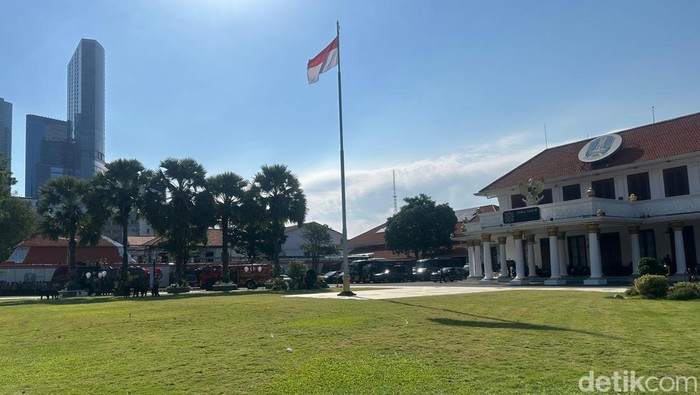 Kondisi Terkini Demo Mahasiswa di Depan Grahadi