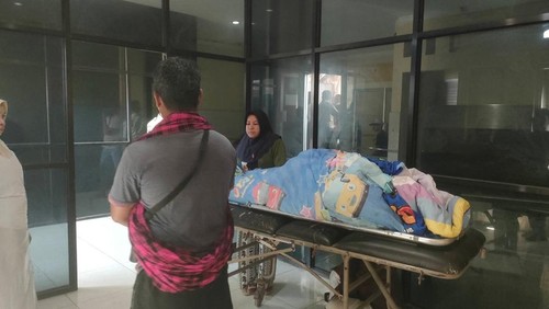 Korban AI (29) ditemukan meninggal di depan kamar kos di Kelurahan Kandai 2, Dompu NTB Selasa (16/6/2026). (Dok. Polres Dompu)