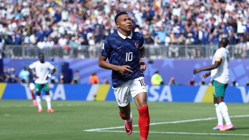 EAST RUTHERFORD, NEW JERSEY - JUNE 16: Kylian Mbappe #10 of France celebrates scoring his teams first goal during the FIFA World Cup 2026 Group I match between France and Senegal at New York New Jersey Stadium on June 16, 2026 in East Rutherford, New Jersey. (Photo by Dan Mullan/Getty Images)