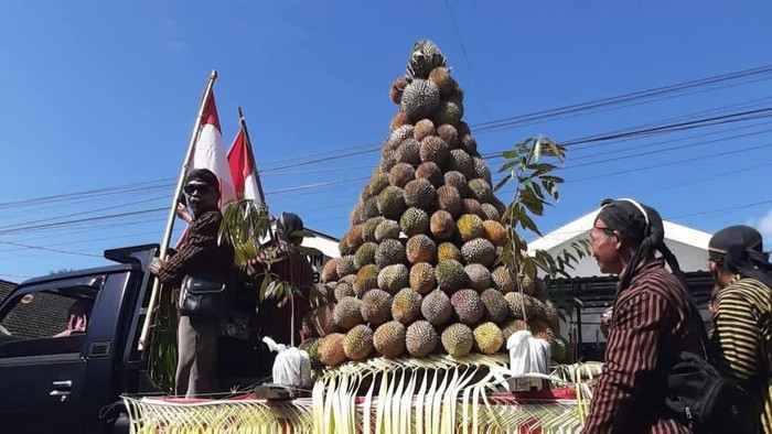 Larung Sembonyo Pantai Cengkrong Trenggalek