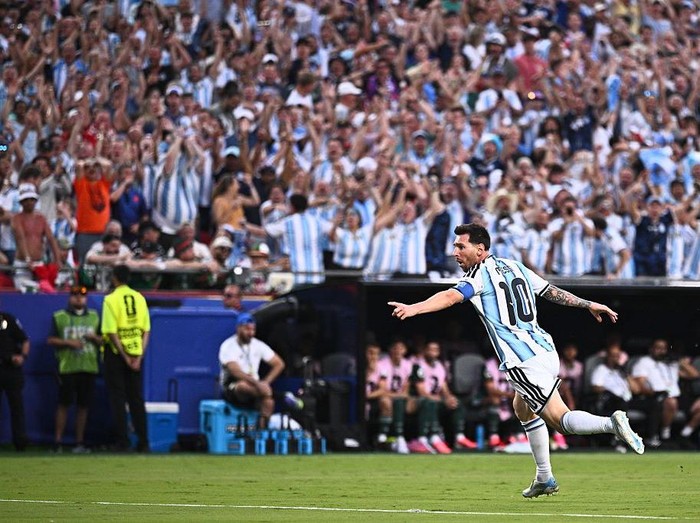 17 June 2026, USA, Kansas City: Soccer, Men, 2026 World Cup, Argentina vs. Algeria, Group Stage, Group J, Matchday 1, Kansas City Stadium, Lionel Messi (Argentina) celebrates after scoring the 1-0 goal. PLEASE NOTE: In accordance with FIFA regulation