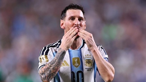 KANSAS CITY, MISSOURI - JUNE 16: Lionel Messi of Argentina celebrates after scoring a goal to make it 3-0 during the FIFA World Cup 2026 Group J match between Argentina and Algeria at Kansas City Stadium on June 16, 2026 in Kansas City, United States. (Photo by Robbie Jay Barratt - AMA/Getty Images)