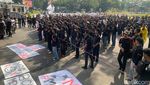 Aksi Unjuk Rasa Depan Kantor DPRD Kota Malang