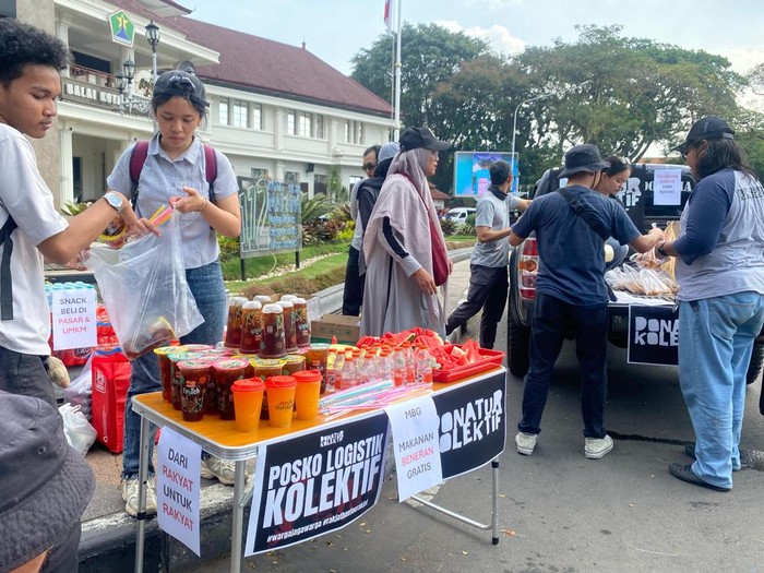 Posko logistik mahasiswa di Kota Malang yang pelesetkan MBG jadi singkatan Makan Beneran Gratis
