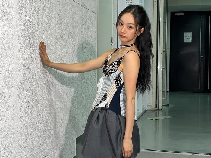 Penampilan Hyeri saat menggelar fan meeting di Seoul.