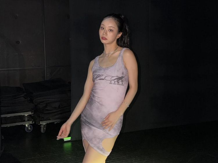 7 Gaya Hyeri Dikritik Buncit Pakai Gaun Ketat di Fan Meeting, Ini Responsnya