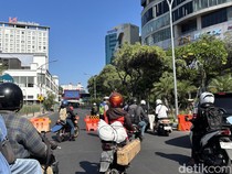 Massa Aksi Mahasiswa Sudah di Grahadi, Jalan Gubernur Suryo Ditutup