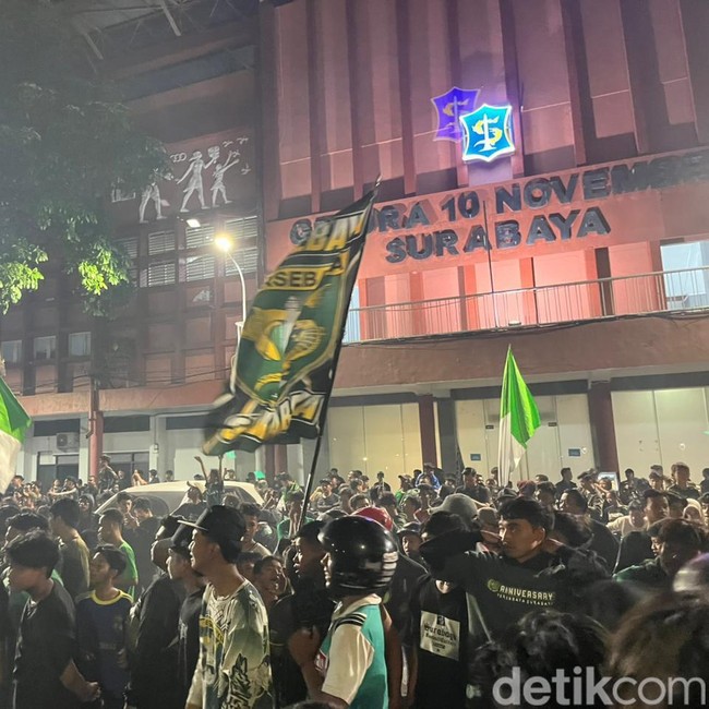 Euforia Suporter Peringati HUT ke-99 Persebaya