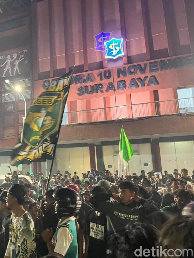 Euforia Suporter Peringati HUT ke-99 Persebaya