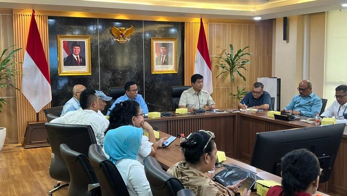 Pertemuan Massa Aksi dengan Wamensesneg