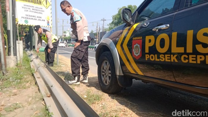 Besi pagar guardrail di Jalan Jogja-Solo, Klaten hilang.