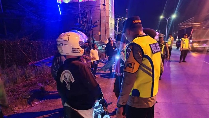 Polres Lamongan amankan penggembira pengesahan pesilat yang hendak menuju Surabaya-Gresik