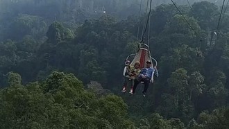 Waduh! Viral Wahana Keranjang Sultan Tabrakan di Atas Langit