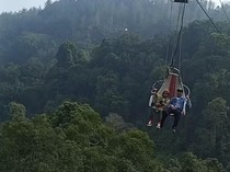 Waduh! Viral Wahana Keranjang Sultan Tabrakan di Atas Langit