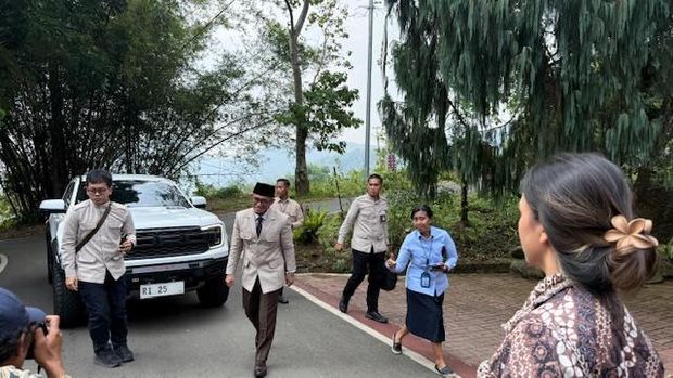 Presiden Prabowo Subianto memanggil Menteri Haji Mochamad Irfan Yusuf dan Wakil Menteri Haji Dahnil Anzar Simanjuntak ke Hambalang, Bogor.