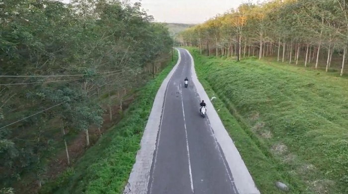 Progres pengerjaan Paket 1 Multiyears Project (MYP) pada ruas jalan Tanaberu-Tanete dan Sinjai-Kajang di Kabupaten Bulukumba.