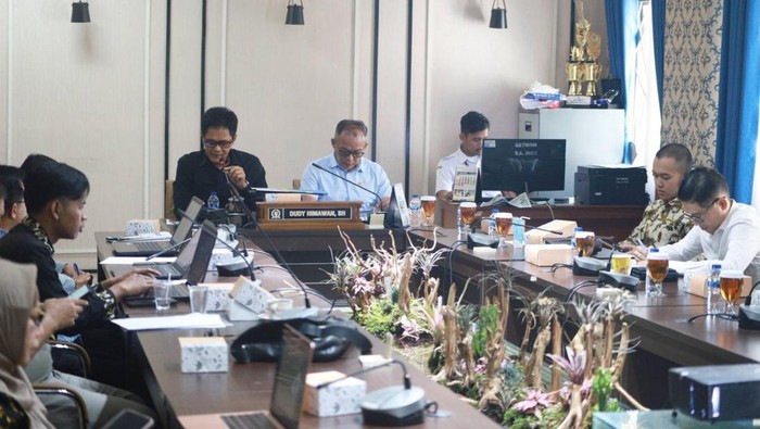 Rapat Bapemperda DPRD Kota Bandung