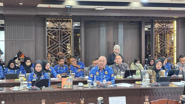 Rapat Komisi D DPRD DKI dengan Dinas Pertamanan dan Hutan Kota DKI Jakarta, Rabu (17/6/2026).
