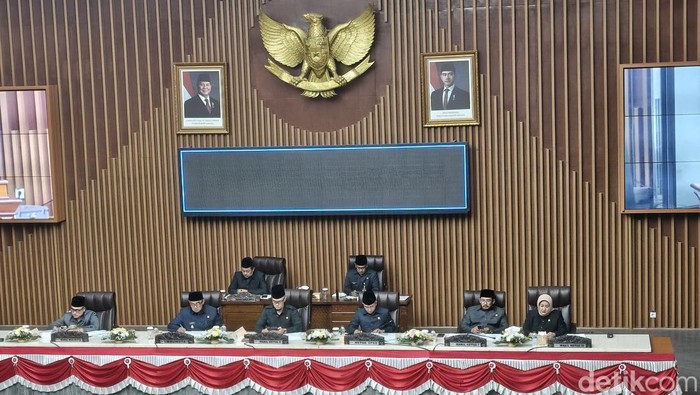 Rapat paripurna DPRD Kota Bandung