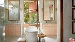 Potret Rumah Dakota Johnson yang Dijual Rp 106 M, Dapurnya Mungil