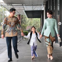 Gaya Shandy Aulia Berkebaya di Kelulusan Anak, Tampil Couple Dengan Eks Suami