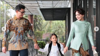 Gaya Shandy Aulia Berkebaya di Kelulusan Anak, Tampil Couple Dengan Eks Suami