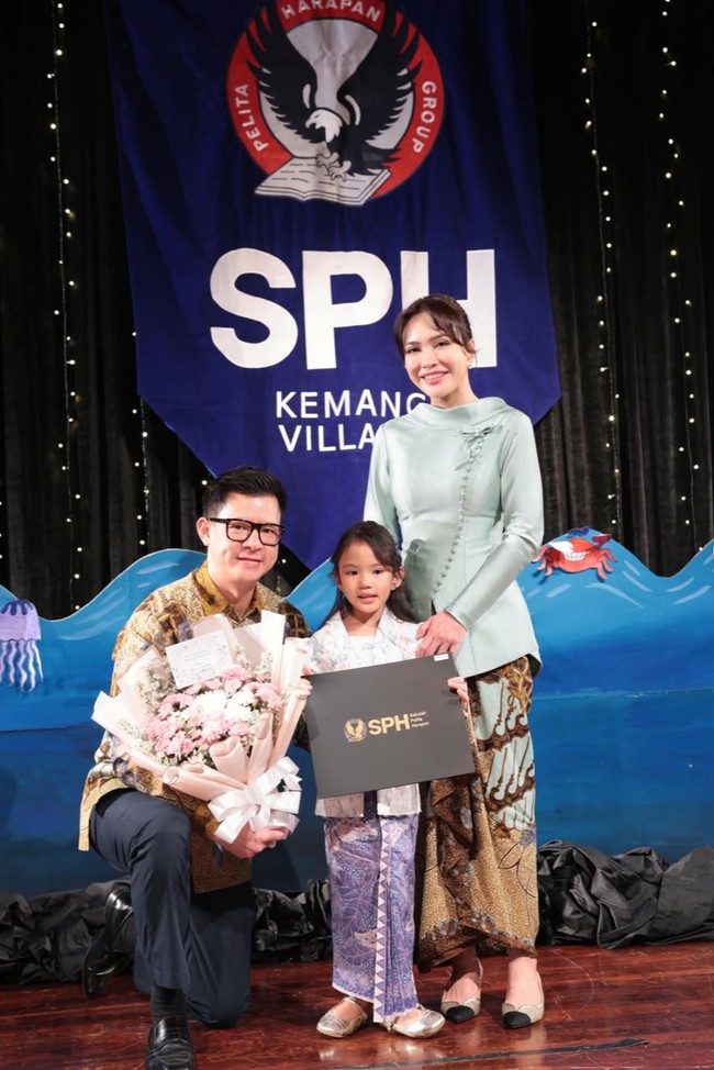 Meski telah resmi bercerai pada Juli 2023 setelah 11 tahun menikah, Shandy dan mantan suaminya itu masih terlihat kompak dalam membesarkan putri semata wayang mereka. Foto: Instagram/@shandyaulia