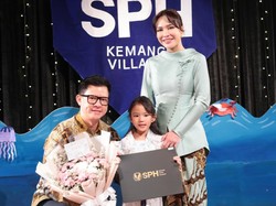 6 Potret Selebriti Hadiri Wisuda Bersama Mantan Suami, Akur Demi Anak