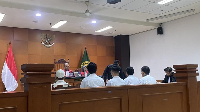 Sidang lima terdakwa kasus penculikan dan pembunuhan Ilham Pradipta di PN Jaktim (Devi/detikcom)