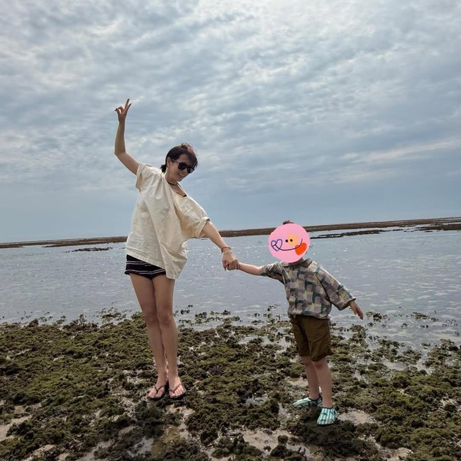 Family Goals! Son Ye Jin Pamer Foto Liburan Bareng Anaknya dan Hyun Bin