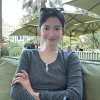Di umur 44 tahun, Song Hye Kyo membuktikan pesonanya semakin menawan seiring bertambahnya usia. Foto: dok. Instagram @kyo1122