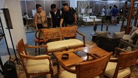 Himpunan Mebel dan Kerajinan Indonesia (HIMKI) menargetkan nilai ekspor mebel dan kerajinan nasional tahun 2026 dapat mencapai lebih dari tiga miliar dolar AS, target tersebut meningkat dibandingkan tahun 2025 yakni sebesar 2,9 miliar dolar AS, sekaligus optimis ekspor furnitur dalam lima tahun ke depan dapat tembus diangka enam miliar dolar AS. ANTARA FOTO/Makna Zaezar