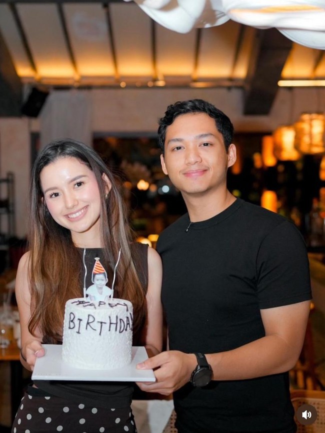 Ultah ke-24, Sarah Menzel Dapat Kue Spesial dari Azriel Hermansyah