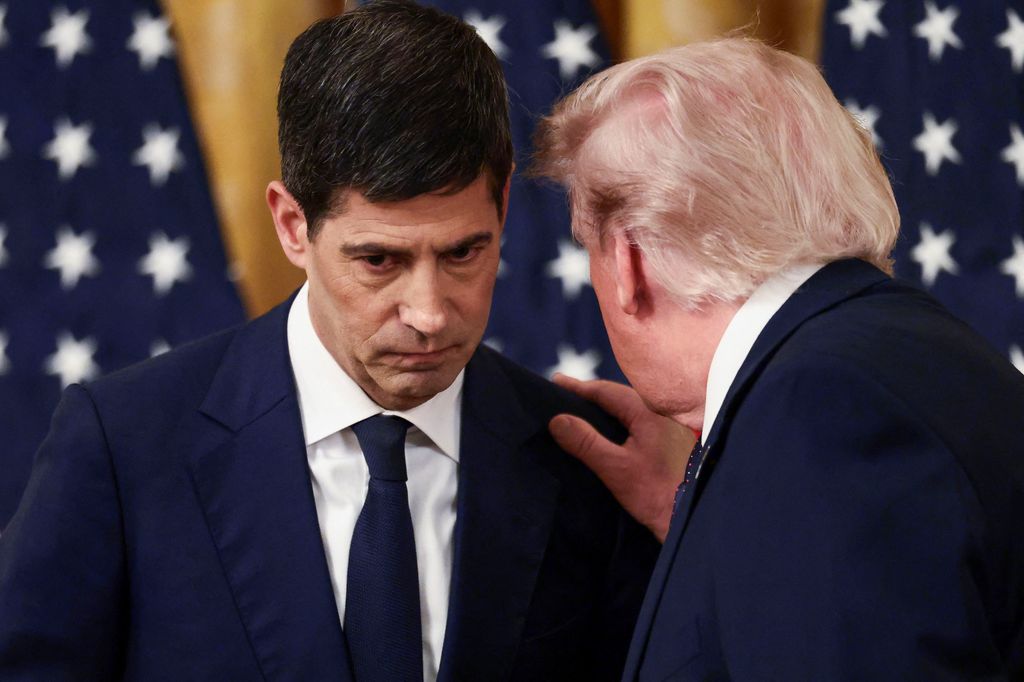FILE PHOTO: Ketua Federal Reserve Kevin Warsh menyampaikan pidato pada hari upacara pelantikannya, di Ruang Timur Gedung Putih di Washington, D.C., AS, 22 Mei 2026. REUTERS/Evelyn Hockstein/File Photo