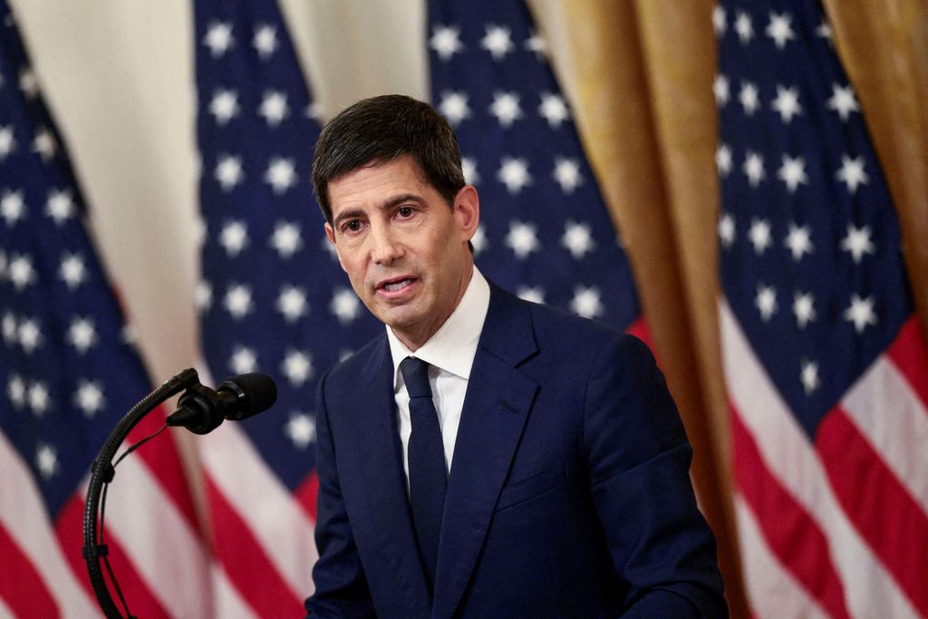 FILE PHOTO: Ketua Federal Reserve Kevin Warsh menyampaikan pidato pada hari upacara pelantikannya, di Ruang Timur Gedung Putih di Washington, D.C., AS, 22 Mei 2026. REUTERS/Evelyn Hockstein/File Photo