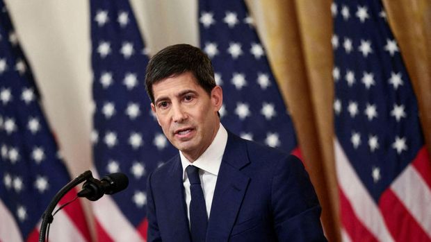 FILE PHOTO: Ketua Federal Reserve Kevin Warsh menyampaikan pidato pada hari upacara pelantikannya, di Ruang Timur Gedung Putih di Washington, D.C., AS, 22 Mei 2026. REUTERS/Evelyn Hockstein/File Photo
