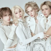 Potret Boy Group XLOV Tuai Kontroversi, 4 Member Pria Bergaya Bak Wanita