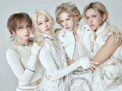 Potret Boy Group XLOV Tuai Kontroversi, 4 Member Pria Bergaya Bak Wanita