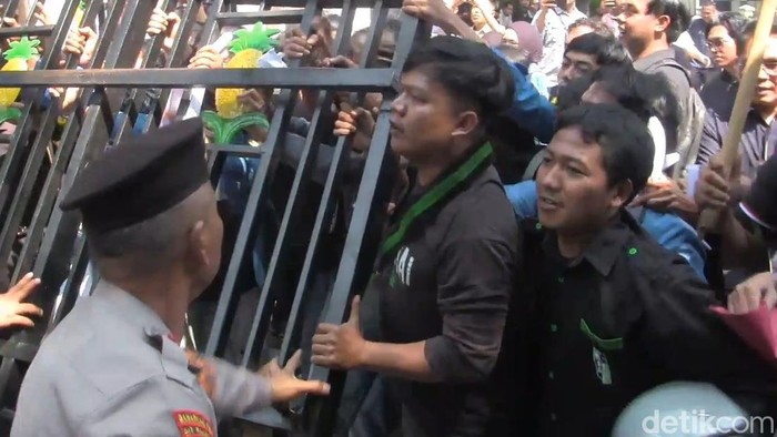 Aksi mahasiswa di Subang