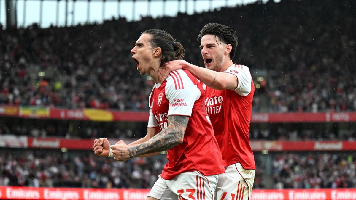 Declan Rice dan Riccardo Calafiori. (Foto: Arsenal FC via Getty Images/Stuart MacFarlane)